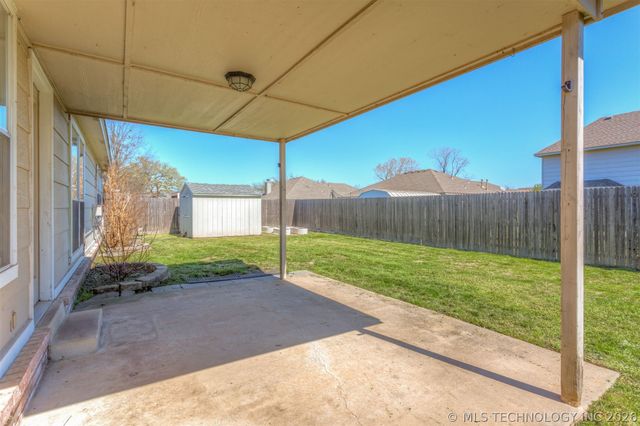 11899 S 269th East Avenue, Coweta, OK 74429