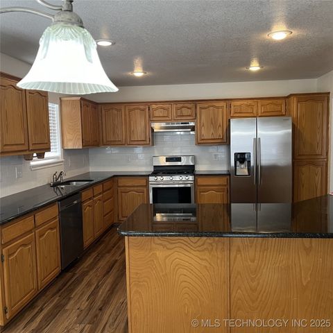 11899 S 269th East Avenue, Coweta, OK 74429