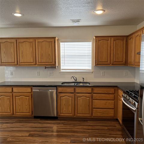 11899 S 269th East Avenue, Coweta, OK 74429