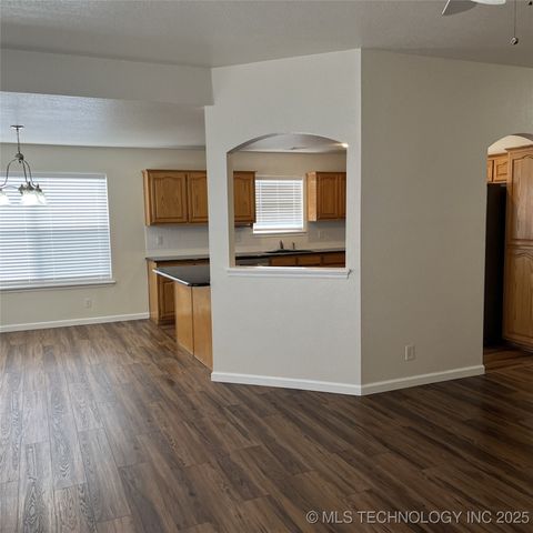 11899 S 269th East Avenue, Coweta, OK 74429