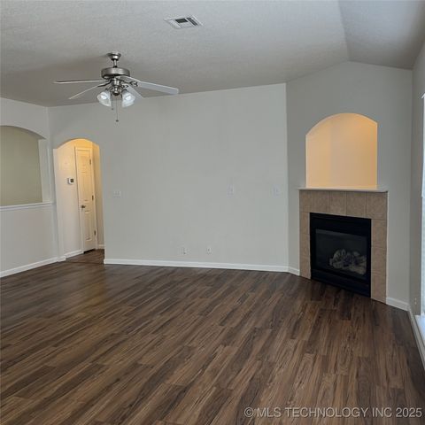 11899 S 269th East Avenue, Coweta, OK 74429