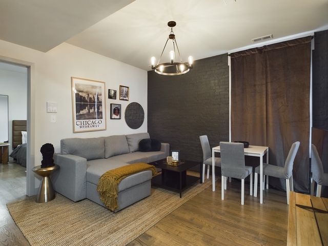 2439 W Walton Street 1R, Chicago, IL 60622