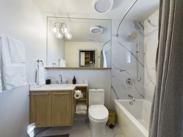 2439 W Walton Street 1R, Chicago, IL 60622