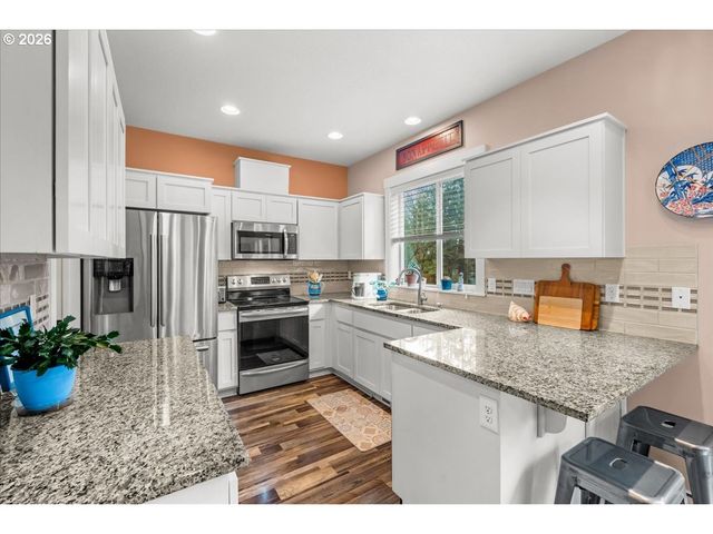 29800 RIVERVIEW Dr, Rainier, OR 97048