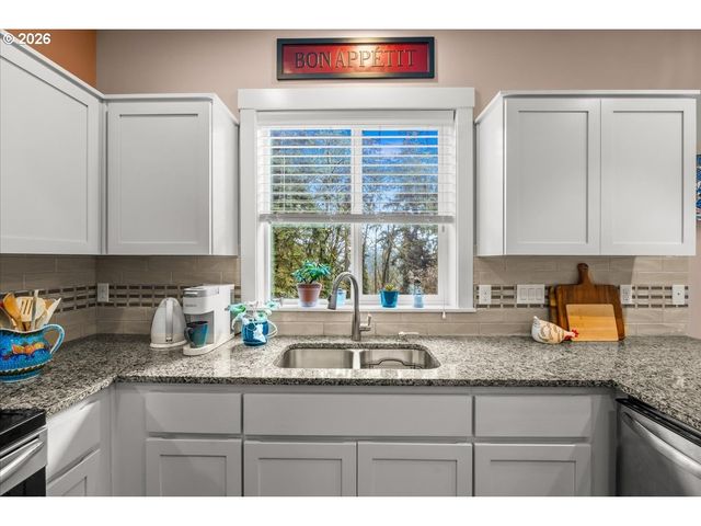 29800 RIVERVIEW Dr, Rainier, OR 97048