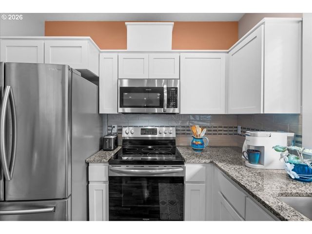 29800 RIVERVIEW Dr, Rainier, OR 97048