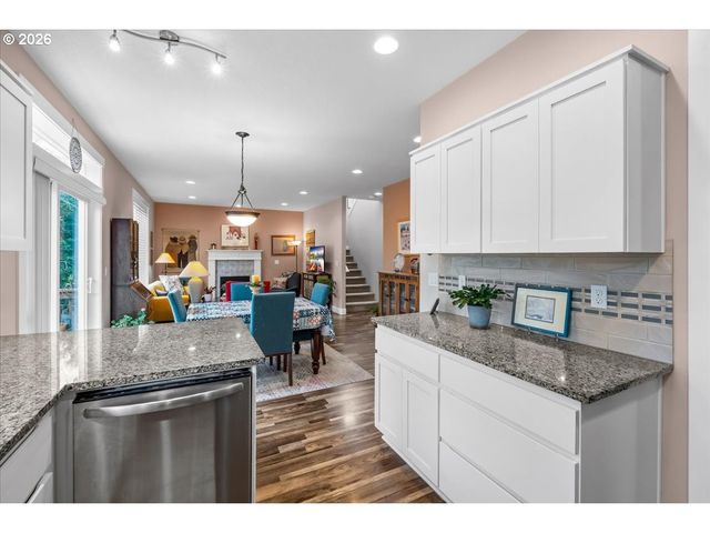 29800 RIVERVIEW Dr, Rainier, OR 97048