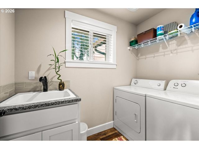 29800 RIVERVIEW Dr, Rainier, OR 97048