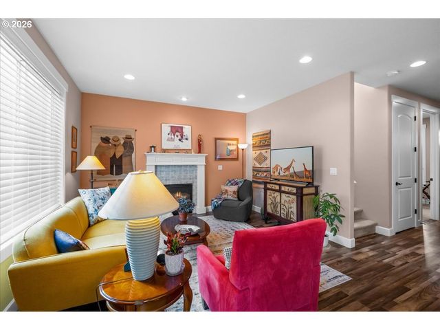 29800 RIVERVIEW Dr, Rainier, OR 97048