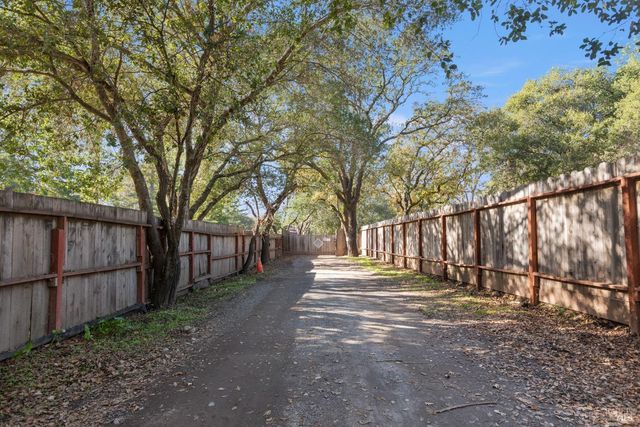 18350 Sierra Dr, Sonoma, CA 95476