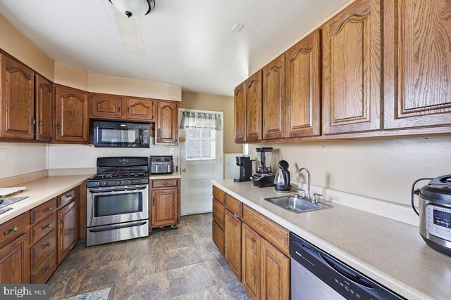434 FLANDERS RD, Bellmawr, NJ 08031
