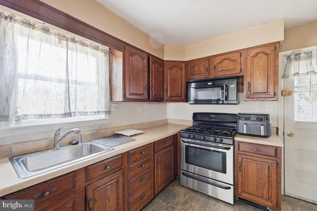 434 FLANDERS RD, Bellmawr, NJ 08031