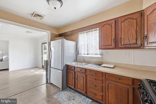 434 FLANDERS RD, Bellmawr, NJ 08031