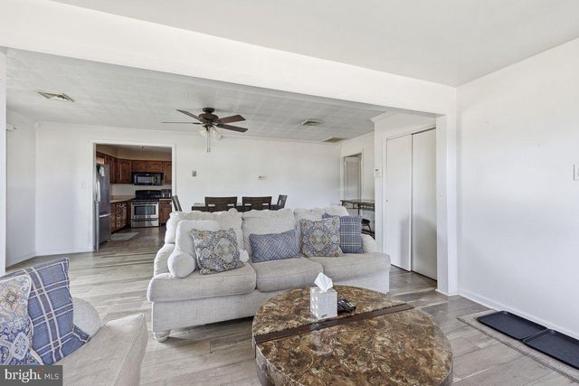 434 FLANDERS RD, Bellmawr, NJ 08031