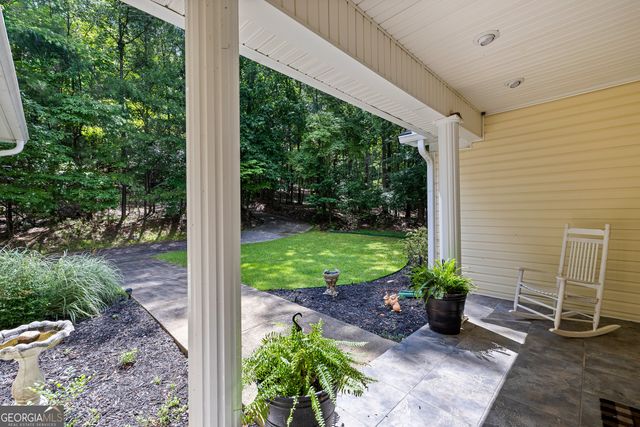 280 Waters Edge Lane, Newnan, GA 30263