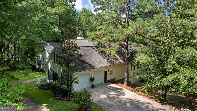 280 Waters Edge Lane, Newnan, GA 30263