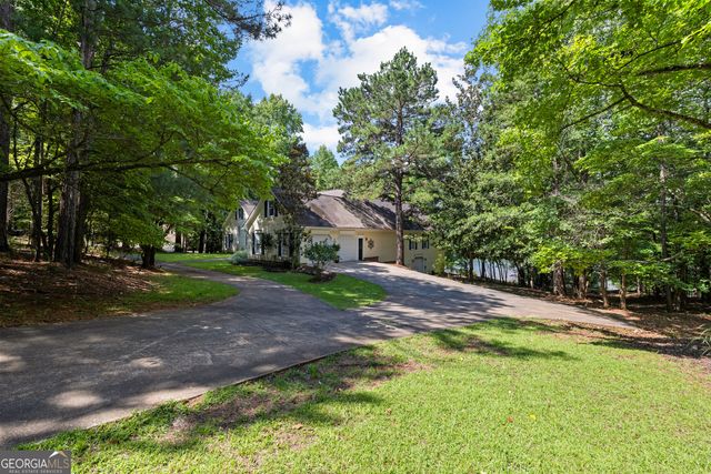 280 Waters Edge Lane, Newnan, GA 30263