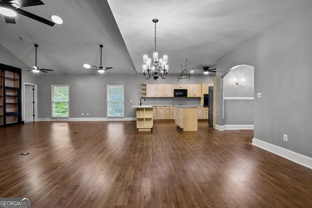 280 Waters Edge Lane, Newnan, GA 30263