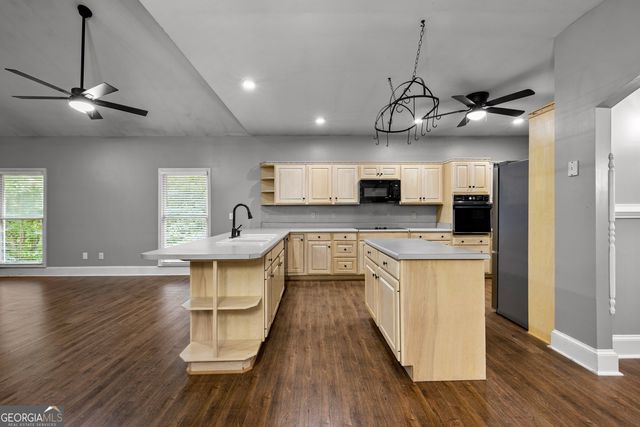 280 Waters Edge Lane, Newnan, GA 30263