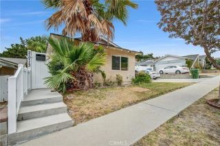 21713 Mulholland Dr, Woodland Hills, CA 91364