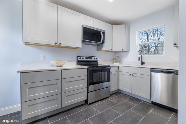 3010 ROGERS DR, Falls Church, VA 22042