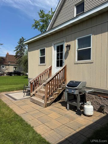 111 9th Avenue, Norway, MI 49870