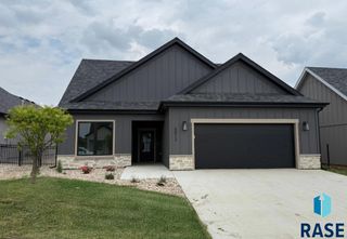 5812 E Rush St, Sioux Falls, SD 57110