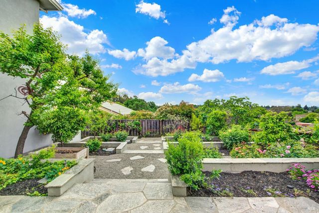 213 Cardwell Ct, Napa, CA 94559