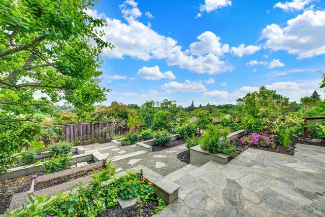 213 Cardwell Ct, Napa, CA 94559