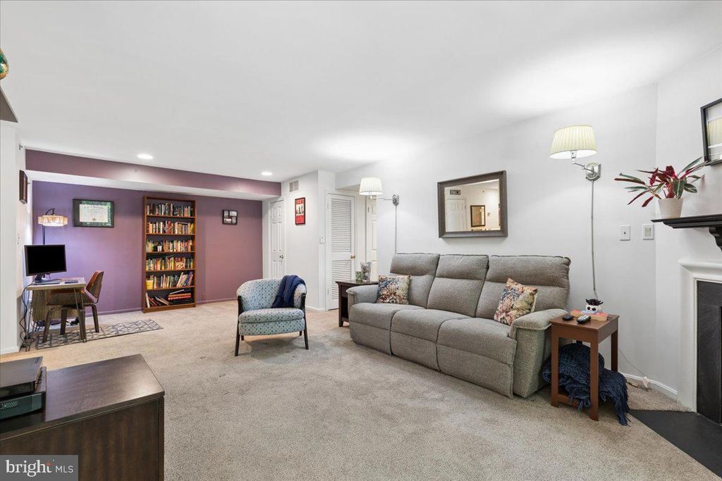 Image 14 of property listing at 402 ROCKFLEET RD #102, Lutherville Timonium, MD 21093