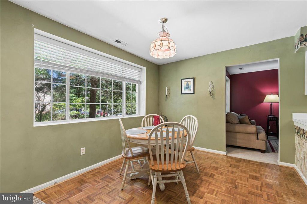 Image 16 of property listing at 402 ROCKFLEET RD #102, Lutherville Timonium, MD 21093