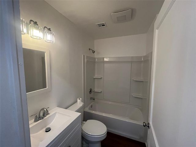 110 E Dewey Street, Shawnee, OK 74801