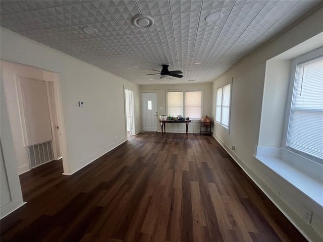 110 E Dewey Street, Shawnee, OK 74801