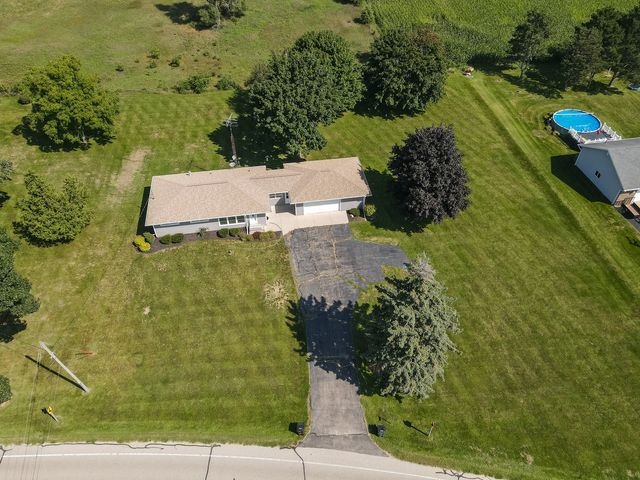 37310 87th Street, Burlington, WI 53105