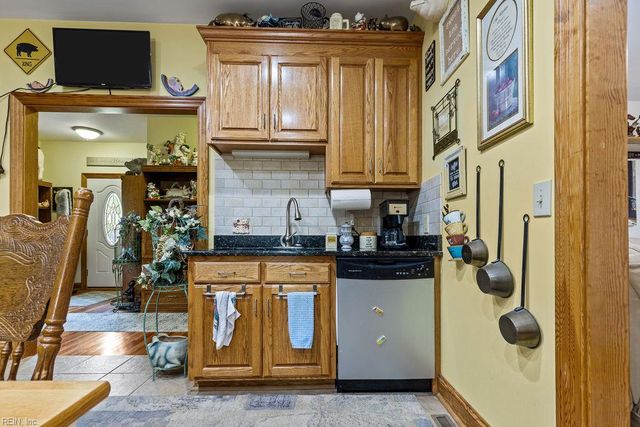 18212 Darden Scout RD, Courtland, VA 23837