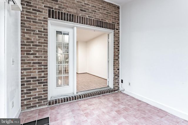 8031 MERRY OAKS CT, Vienna, VA 22182