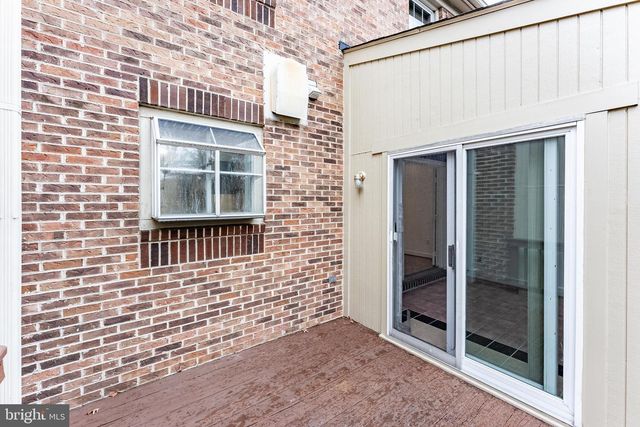 8031 MERRY OAKS CT, Vienna, VA 22182