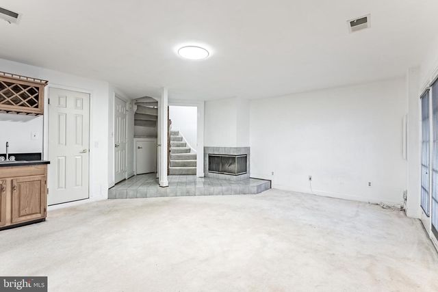 8031 MERRY OAKS CT, Vienna, VA 22182