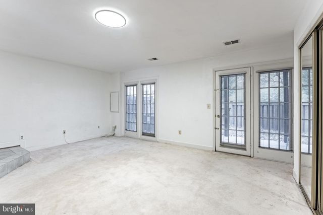 8031 MERRY OAKS CT, Vienna, VA 22182