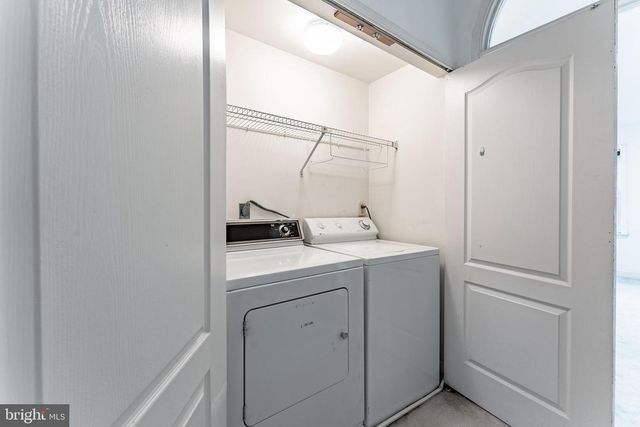 8031 MERRY OAKS CT, Vienna, VA 22182