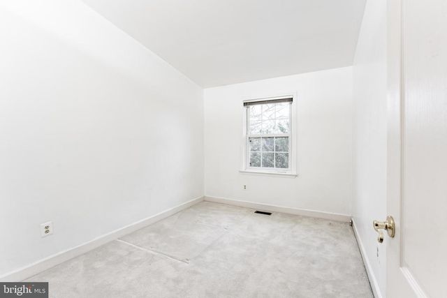 8031 MERRY OAKS CT, Vienna, VA 22182