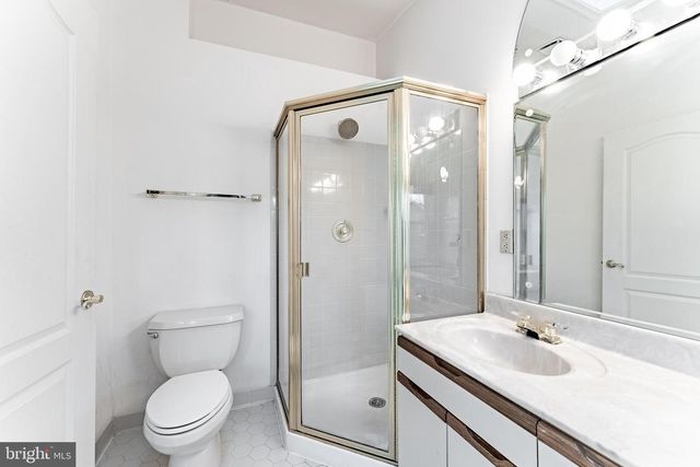 8031 MERRY OAKS CT, Vienna, VA 22182