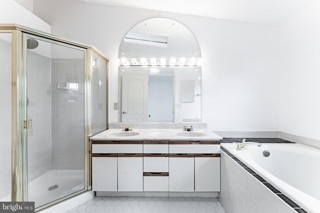 8031 MERRY OAKS CT, Vienna, VA 22182