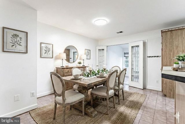 8031 MERRY OAKS CT, Vienna, VA 22182