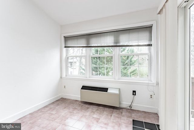 8031 MERRY OAKS CT, Vienna, VA 22182