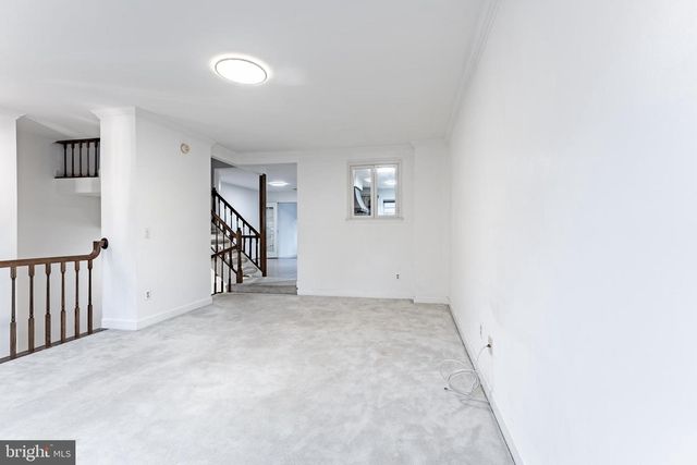 8031 MERRY OAKS CT, Vienna, VA 22182