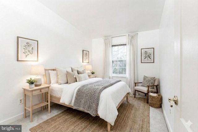 8031 MERRY OAKS CT, Vienna, VA 22182