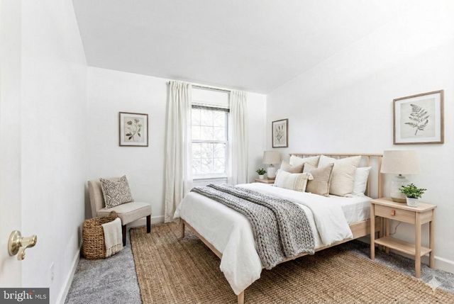 8031 MERRY OAKS CT, Vienna, VA 22182