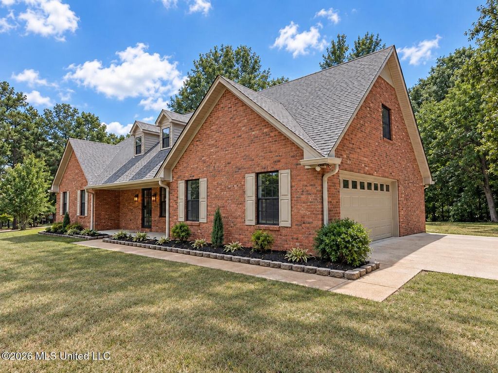 3461 Amy Drive, Nesbit, MS 38651