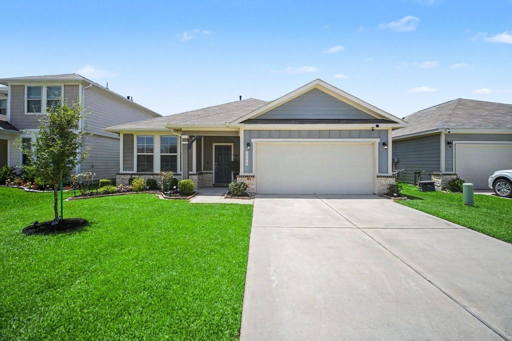 25628 Northpark Spruce Drive, Porter, TX 77365